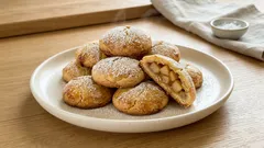 Jablečné pusinky se skořicí: křehké sušenky s rychlou náplní