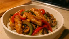 Kuřecí „čína“ z pánve do 30 minut: šťavnaté nudličky a křupavá zelenina