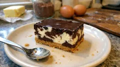 Tečkovaná buchta se smetanou a čokoládou: efektní řez, který se krásně krájí