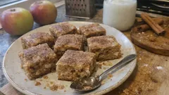 Jablečná buchta s kefírem a skořicí: vláčná, voňavá a skvělá i druhý den