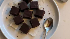 Nepečený čokoládový zákusek ze 2 ingrediencí: hotový za pár minut