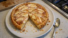 Linecký koláč s jablky a mandlovým krémem: křehký, voňavý a opravdu povedený