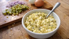 Domácí vajíčkový salát: krémová klasika, kterou připravíte za pár minut