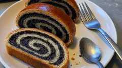 Makový štrúdl z kynutého těsta: vláčný závin se skořicí krok za krokem