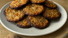 Křupavé marokánky s mandlemi a ovocem: jednoduchý postup, který drží tvar