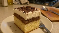 Kokosové řezy s vanilkovým krémem: vláčné pláty a krém, který drží tvar