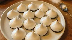 Sněhové pusinky s čokoládou: stabilní sníh díky zahřátí nad párou a krásně křupavý výsledek