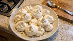 Domácí pusinky z bílků: křehké, lesklé a s jednoduchým postupem