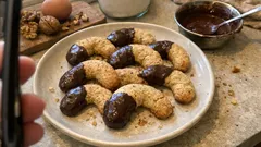 Pařížské rohlíčky jako od babičky: křehké, ořechové a lehce v čokoládě